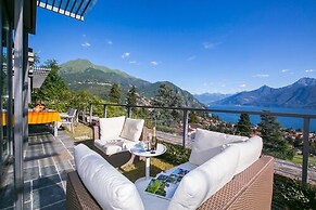 Penthouse-LakeView-AC-PrivateGarden