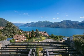 Penthouse-LakeView-AC-PrivateGarden