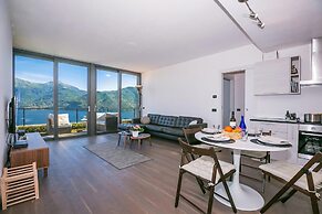 Penthouse-LakeView-AC-PrivateGarden