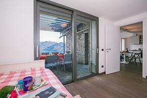 Penthouse-LakeView-AC-PrivateGarden