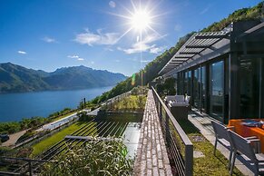 Penthouse-LakeView-AC-PrivateGarden