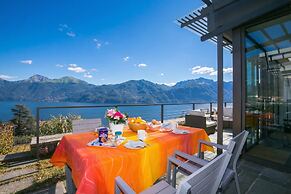 Penthouse-LakeView-AC-PrivateGarden