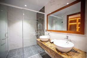 La Fleur Premium Central Apartment