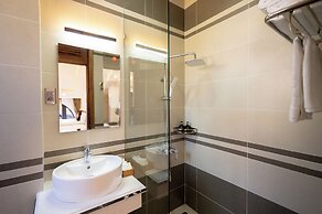 La Fleur Premium Central Apartment