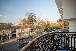 La Fleur Premium Central Apartment