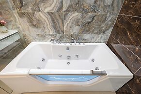 La Fleur Premium Central Apartment