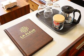 La Fleur Premium Central Apartment