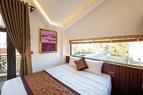 La Fleur Premium Central Apartment