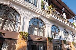 La Fleur Premium Central Apartment