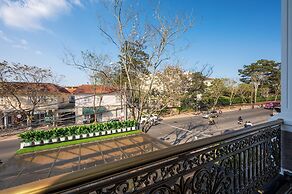 La Fleur Premium Central Apartment