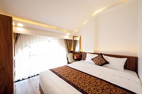 La Fleur Premium Central Apartment