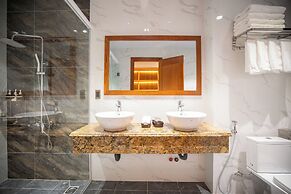 La Fleur Premium Central Apartment