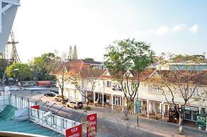 La Fleur Premium Central Apartment