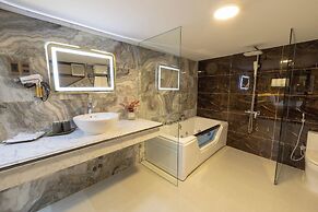 La Fleur Premium Central Apartment