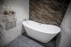 La Fleur Premium Central Apartment