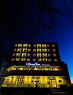 Grand View Hotel & Suites Copou