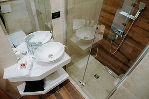 Grand View Hotel & Suites Copou