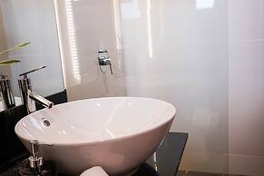 UNWND Boutique Hotel Makati