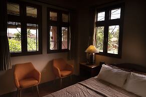 Kemangi Apartments and Yoga Space