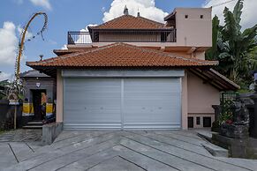 Kemangi Apartments and Yoga Space