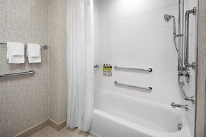 Holiday Inn Express & Suites Woodside Queens NYC, an IHG Hotel