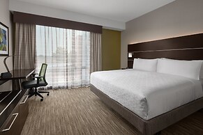 Holiday Inn Express & Suites Woodside LaGuardia Airport by IHG