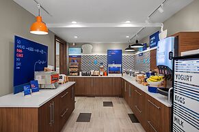 Holiday Inn Express & Suites Woodside LaGuardia Airport by IHG