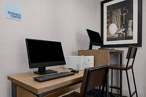 Holiday Inn Express & Suites Woodside LaGuardia Airport by IHG