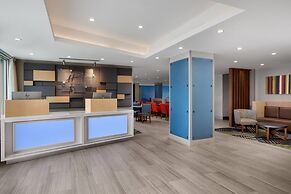 Holiday Inn Express & Suites Woodside LaGuardia Airport by IHG