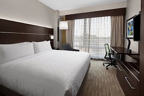 Holiday Inn Express & Suites Woodside LaGuardia Airport by IHG