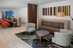 Holiday Inn Express & Suites Woodside LaGuardia Airport by IHG