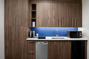 Holiday Inn Express & Suites Woodside LaGuardia Airport by IHG