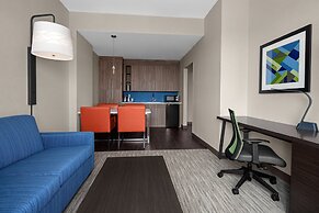 Holiday Inn Express & Suites Woodside LaGuardia Airport by IHG