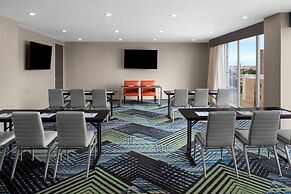 Holiday Inn Express & Suites Woodside LaGuardia Airport by IHG