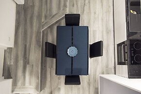 Contemporary 2 Bedroom Flat near University