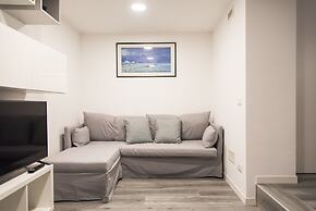 Contemporary 2 Bedroom Flat near University