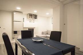 Contemporary 2 Bedroom Flat near University