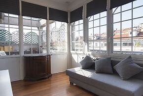 Bright Terrace Apartment in University District