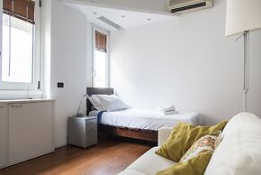 Bright Terrace Apartment in University District