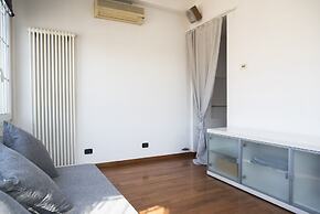 Bright Terrace Apartment in University District