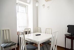 Bright Terrace Apartment in University District