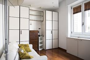 Bright Terrace Apartment in University District