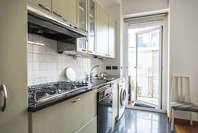 Bright Terrace Apartment in University District