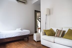 Bright Terrace Apartment in University District