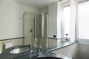 Bright Terrace Apartment in University District