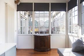 Bright Terrace Apartment in University District