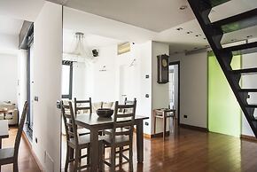 Bright Terrace Apartment in University District