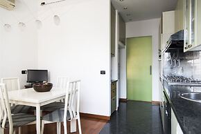 Bright Terrace Apartment in University District