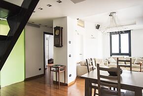 Bright Terrace Apartment in University District