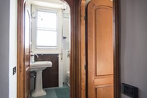 Bright Terrace Apartment in University District